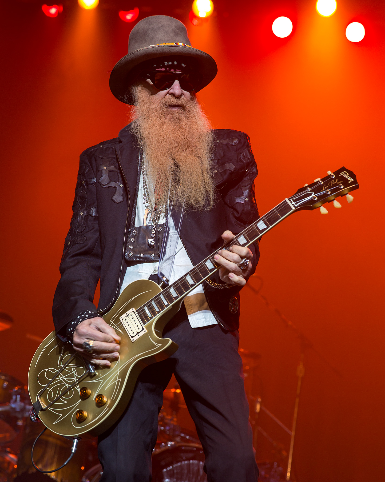 Billy Gibbons, guitarrista do ZZ Top, tocando ao vivo