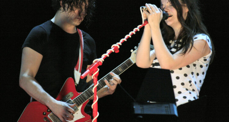 Jack White e Meg White, integrantes do The White Stripes