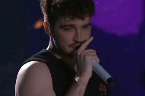 Jão se apresentando no Prêmio Multishow 2022
