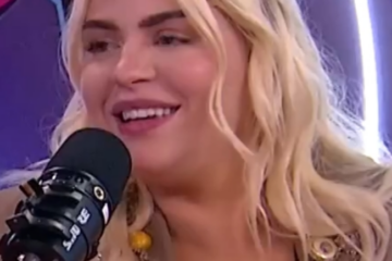 Luísa Sonza sorrindo em evento