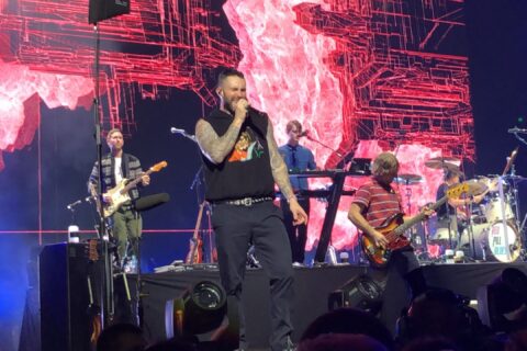 Maroon 5 se apresentando ao vivo em Sydney