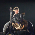 Rihanna se apresentando ao vivo em turnê