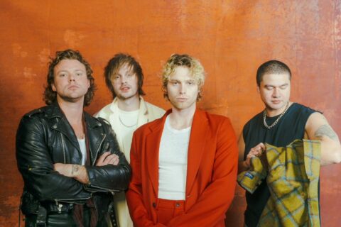 Banda 5 Seconds of Summer em apresentação ao vivo