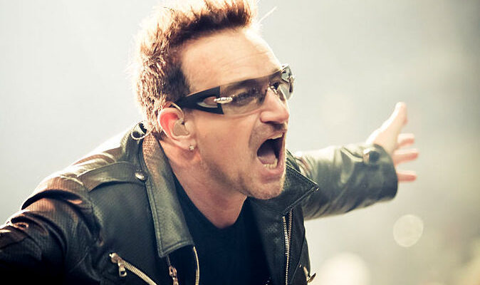 Bono, vocalista do U2, durante apresentação da banda