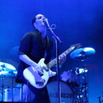 Brian Molko, vocalista do Placebo, se apresentando ao vivo