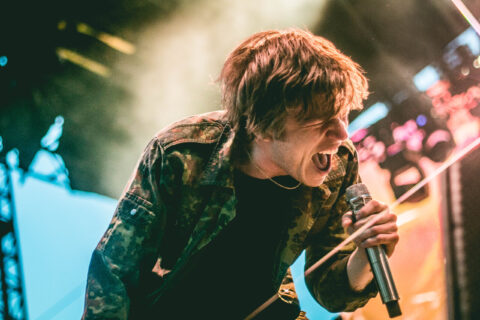 Cage The Elephant se apresentando ao vivo