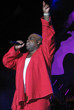 CeeLo Green se apresentando em show do Gnarls Barkley