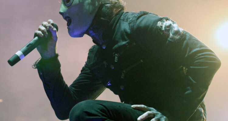 Corey Taylor, vocalista do Slipknot, se apresentando ao vivo