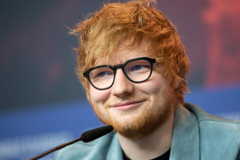 Ed Sheeran se apresentando ao vivo em turnê