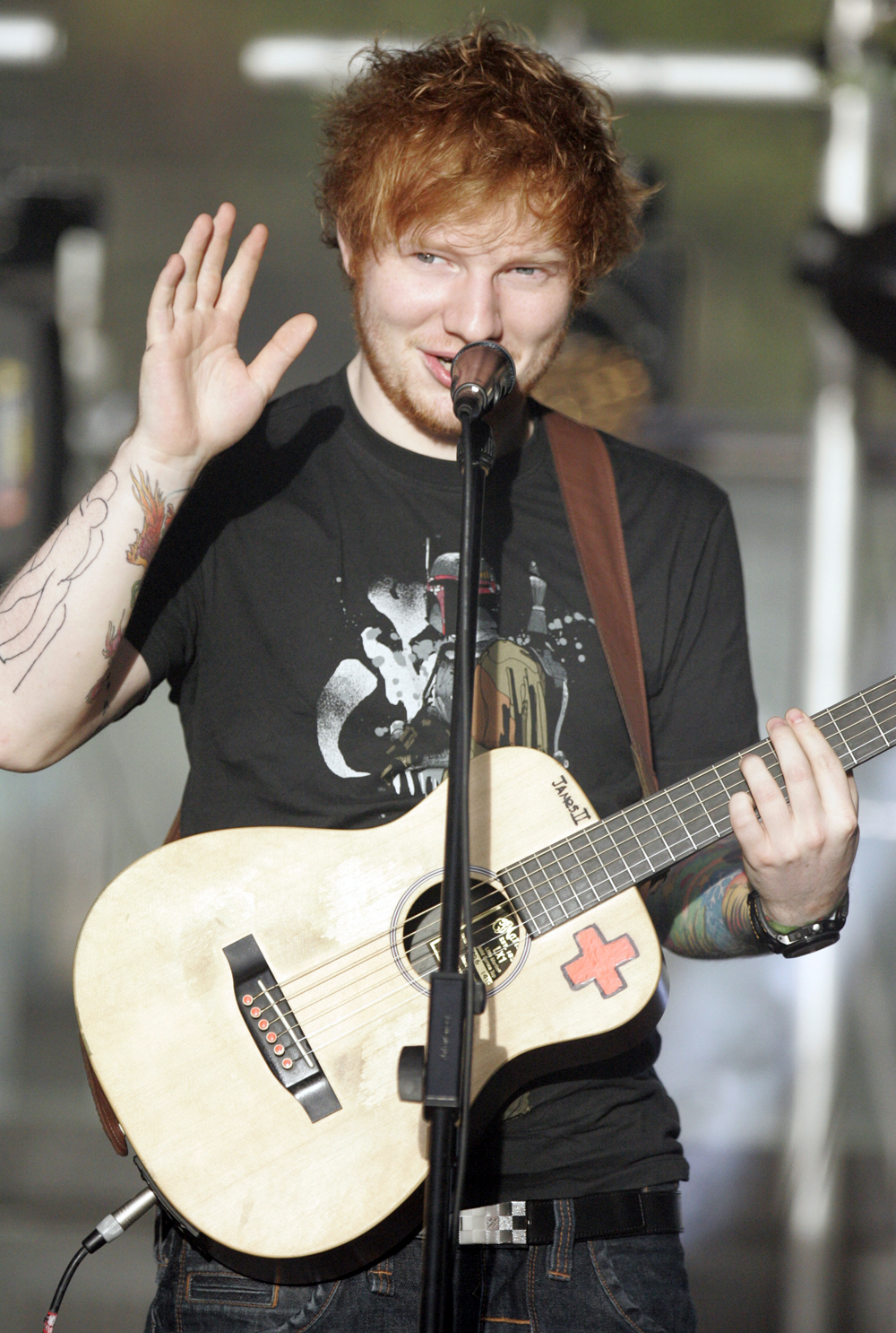 Ed Sheeran se apresentando ao vivo