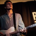 Banda Fontaines D.C. se apresentando ao vivo