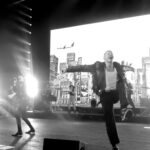 Macklemore se apresentando ao vivo no palco