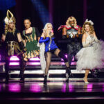 Madonna se apresentando na Celebration Tour