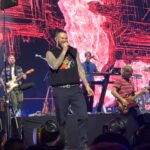 Banda Maroon 5 se apresentando ao vivo