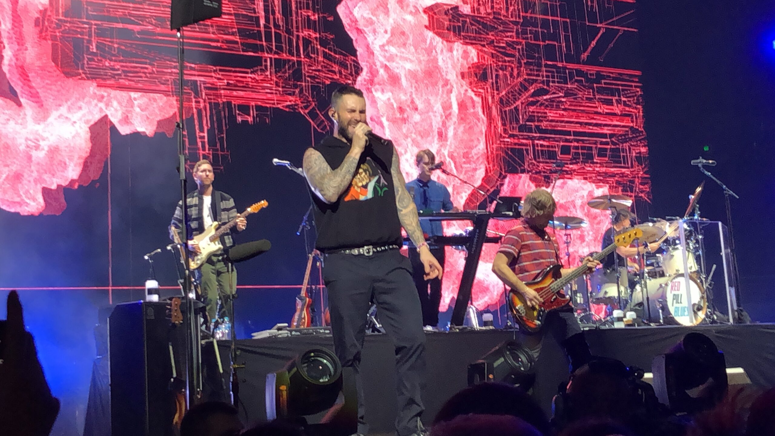 Banda Maroon 5 se apresentando ao vivo