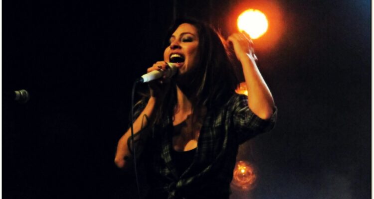 Pitty, cantora e compositora brasileira, ícone do rock nacional