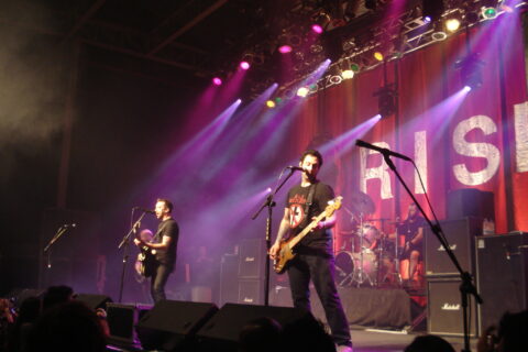 Banda Rise Against se apresentando ao vivo