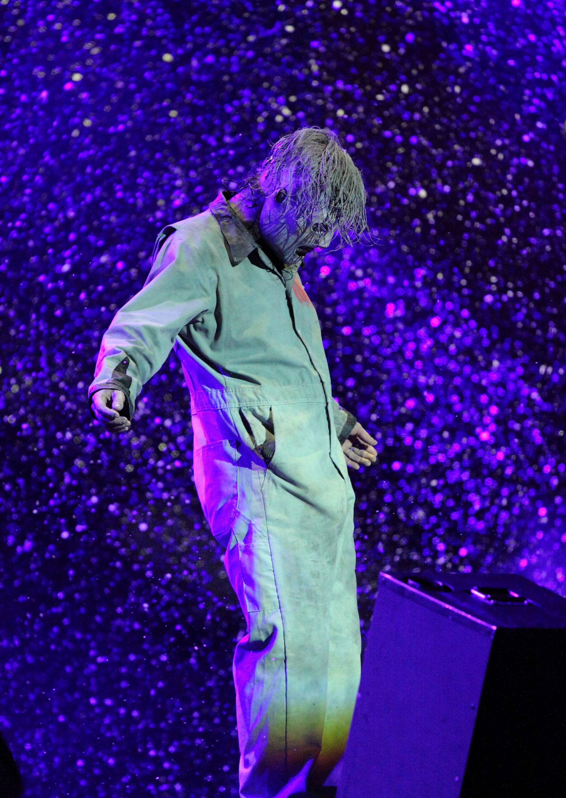 Slipknot se apresentando ao vivo no palco