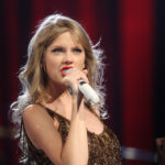 Taylor Swift em apresentação, artista bate recorde no Spotify com Patient Zero