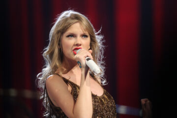 Taylor Swift em apresentação, artista bate recorde no Spotify com Patient Zero