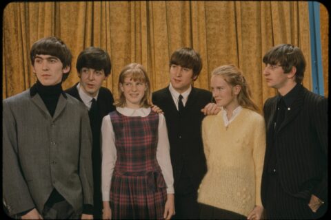 Os Beatles em foto de grupo durante a época do álbum Rubber Soul