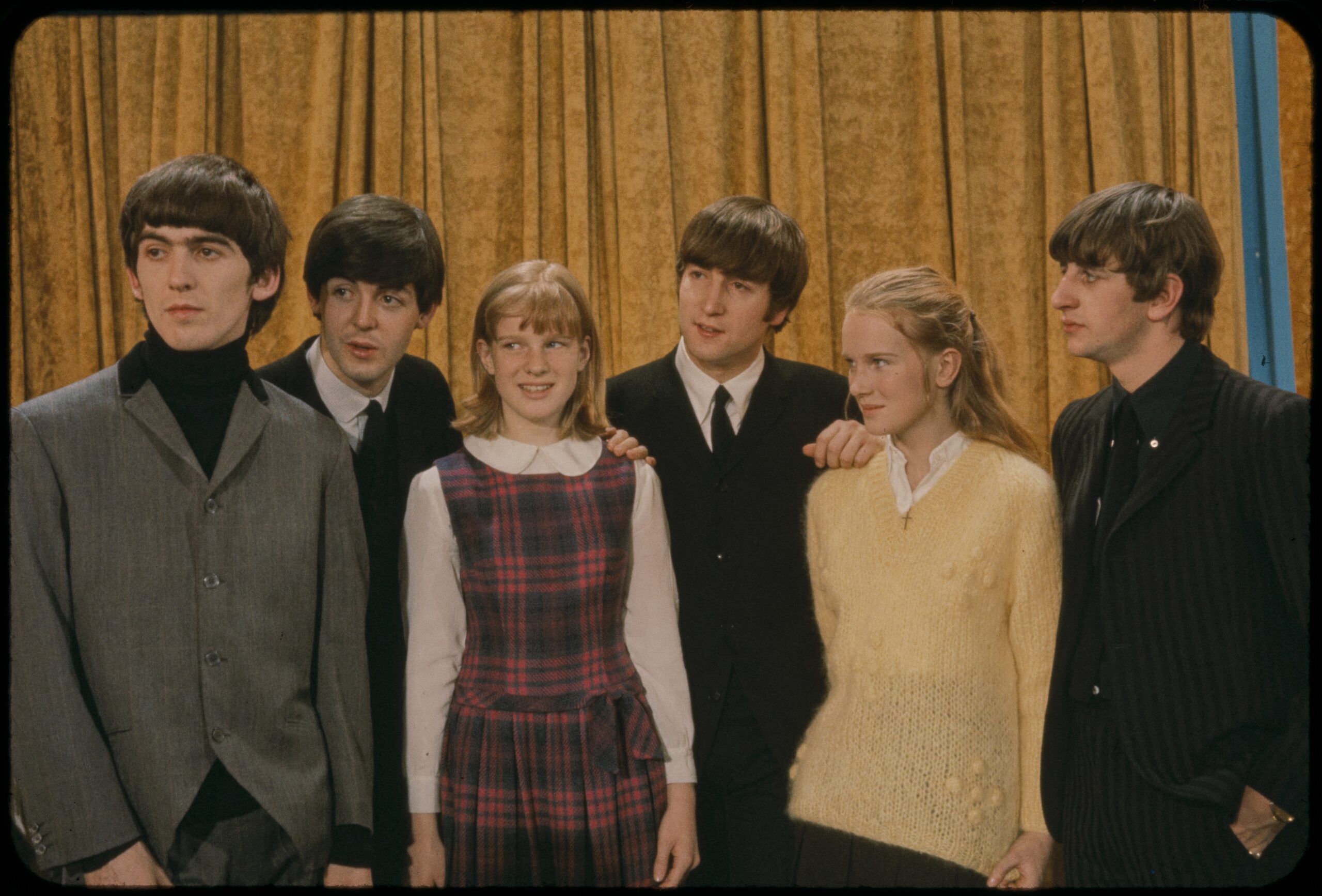 Os Beatles em foto de grupo na época de Rubber Soul