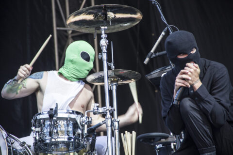 Twenty One Pilots se apresentando ao vivo