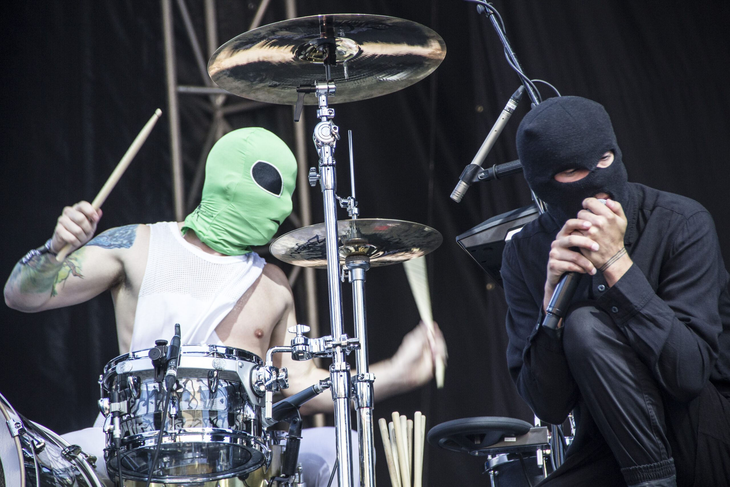 Twenty One Pilots se apresentando ao vivo