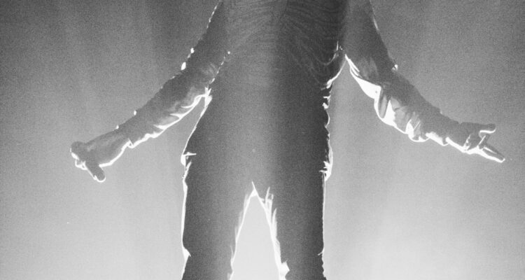 Tyler Joseph, do Twenty One Pilots, em show ao vivo