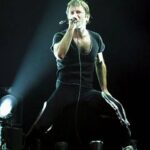 Bruce Dickinson, vocalista do Iron Maiden, cantando ao vivo em 1999
