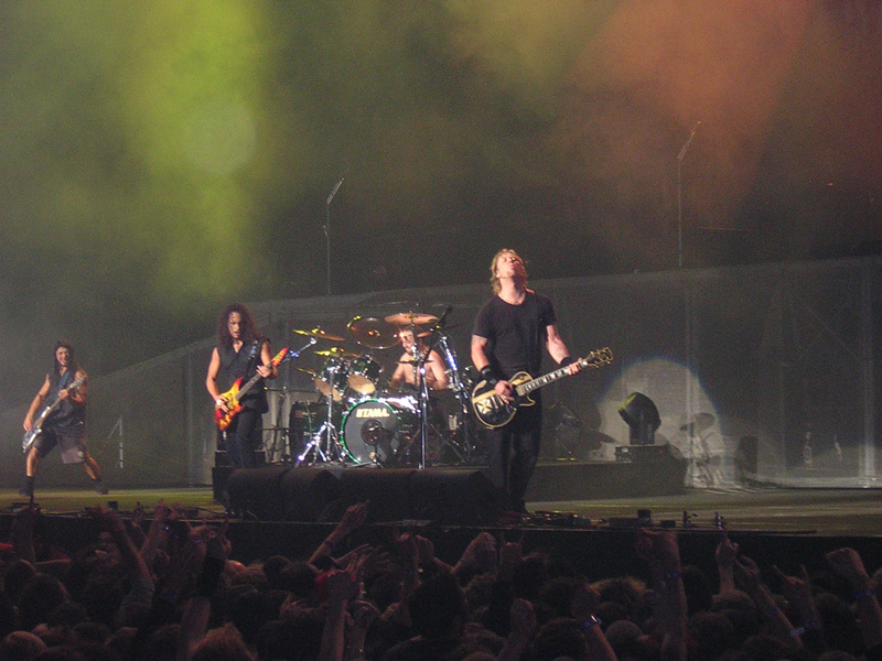 Metallica se apresentando ao vivo em Londres em 2003