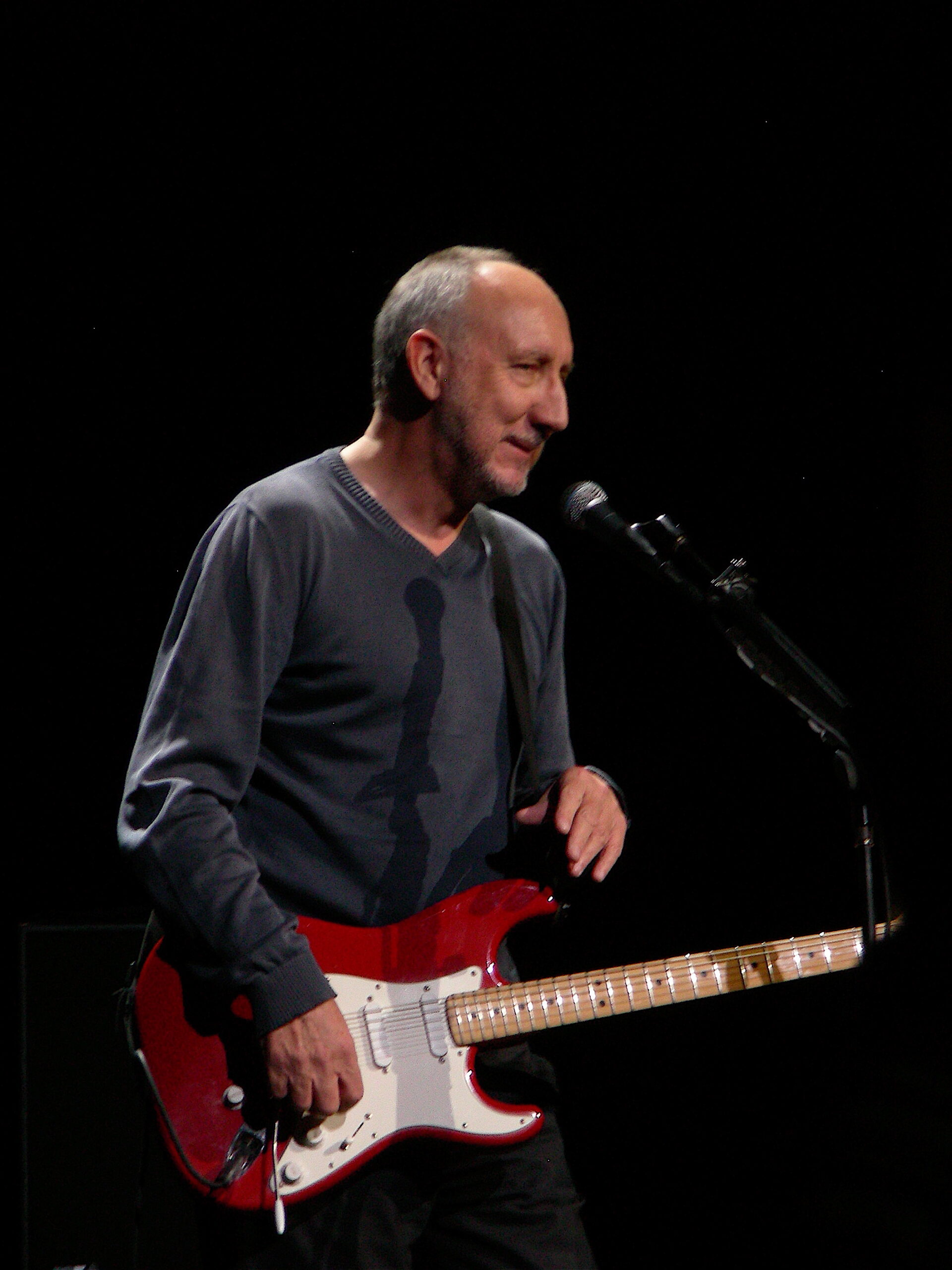Pete Townshend tocando guitarra com o The Who