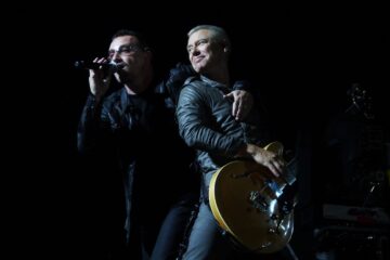U2 em show da turnê 360° Tour, em Toronto