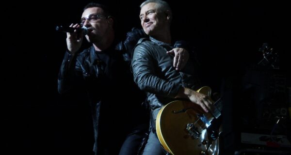 U2 em show da turnê 360° Tour, em Toronto